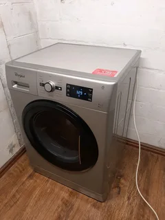 9kg Whirlpool Washer Dryer 2in1 For Sale in Immaculate Condition