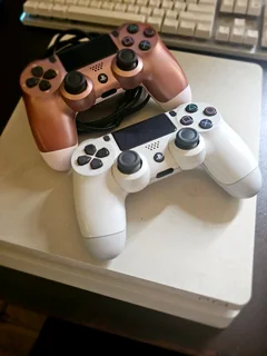 PS4 Slim, 500GB Internal Storage &#43; 2x Controllers