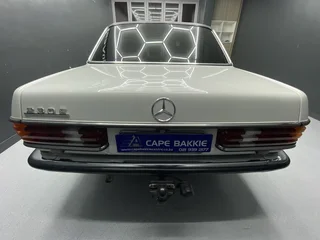 1984 MERCEDES-BENZ 230 E A/T A/C (W 123)