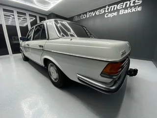 1984 MERCEDES-BENZ 230 E A/T A/C (W 123)