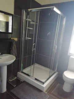 Townhouse Stunning 3 bedroom 2 bathroom. Secure parking.