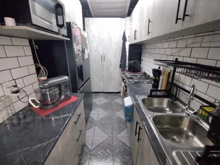 **CHARMING FIXER-UPPER WITH ENDLESS POTENTIAL: A FAMILY-FRIENDLY HOME!** KLIPRIVER