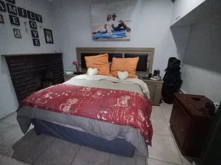 **CHARMING FIXER-UPPER WITH ENDLESS POTENTIAL: A FAMILY-FRIENDLY HOME!** KLIPRIVER