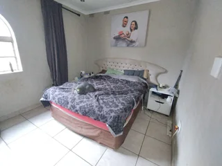 **CHARMING FIXER-UPPER WITH ENDLESS POTENTIAL: A FAMILY-FRIENDLY HOME!** KLIPRIVER