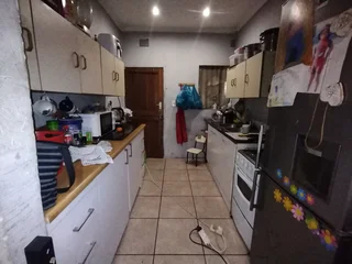 **CHARMING FIXER-UPPER WITH ENDLESS POTENTIAL: A FAMILY-FRIENDLY HOME!** KLIPRIVER