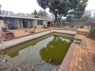 **CHARMING FIXER-UPPER WITH ENDLESS POTENTIAL: A FAMILY-FRIENDLY HOME!** KLIPRIVER