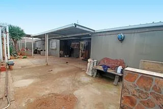 IDEAL FOR THE EXTENDED FAMILY OR MULTI TENANTED RENTAL IN THE HEART OF PRIMROSE....