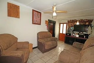 IDEAL FOR THE EXTENDED FAMILY OR MULTI TENANTED RENTAL IN THE HEART OF PRIMROSE....