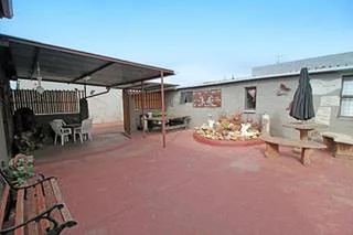 IDEAL FOR THE EXTENDED FAMILY OR MULTI TENANTED RENTAL IN THE HEART OF PRIMROSE....