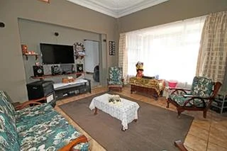 IDEAL FOR THE EXTENDED FAMILY OR MULTI TENANTED RENTAL IN THE HEART OF PRIMROSE....