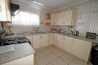 IDEAL FOR THE EXTENDED FAMILY OR MULTI TENANTED RENTAL IN THE HEART OF PRIMROSE....