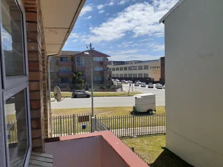 Port Elizabeth - Sydenham – Renovated FLAT - Mora – R589 000