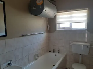 Port Elizabeth - Sydenham – Renovated FLAT - Mora – R589 000
