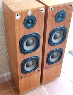 Monitor Acoustics MA-5000 floorstanding speakers on spikes for sale