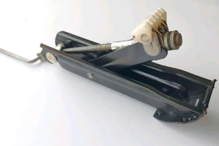 Mercedes Benz type 171 vehicle jack lift tool A2115830615 for sale