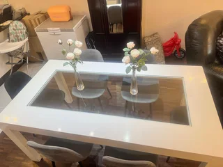 Second hand 6 seater dining room table