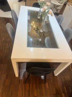 Second hand 6 seater dining room table