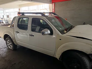 NISSAN NAVARA YD25 2013 4X2 AUTOMATIC BREAKING FOR PARTS