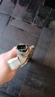 NISSAN NP300 YD25 BRAND NEW ORGINAL COMMON RAIL IN STOCK FOR SALE.