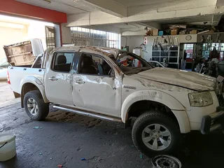 FORD RANGER 2010 MODEL 4.0 V6 4X2 MANUAL BREAKING FOR PARTS