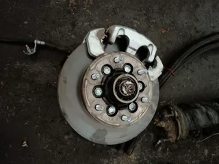 ISUZU 2013 UP COMPLETE 4X2 STUB AND HUBS IN STOCK FOR SALE.