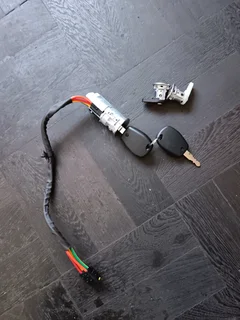 NISSAN NP200 IGNITION KEY SET BRAND NEW IN STOCK