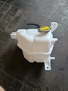 Nissan Navara Yd25/vq40 Brand New Radiator Water Bottle In Stock For Sale.