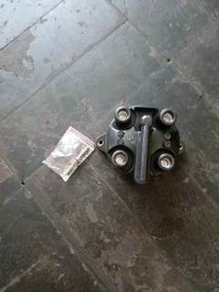 NISSAN NP300 KA20 /KA24 16V BRAND NEW DIZZY CAPS IN STOCK FOR SALE.