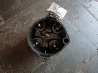 NISSAN NP300 KA20 /KA24 16V BRAND NEW DIZZY CAPS IN STOCK FOR SALE.