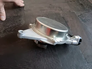 KIA/H100 D4CB BRAND VACUUM PUMP IN STOCK FOR SALE.