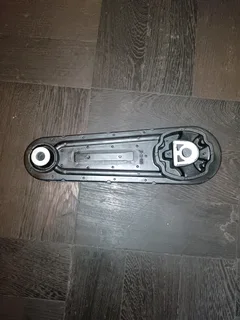 NISSAN NP200 K7MF BRAND GEARBOX MOUNTING I STOCK FOR SALE.