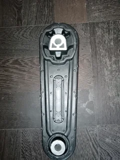 NISSAN NP200 K7MF BRAND GEARBOX MOUNTING I STOCK FOR SALE.