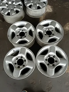 NISSAN NP300 16INCH MAGS IN STOCK FOR SALE