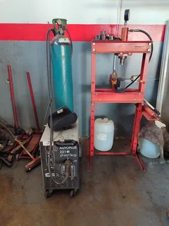 Workshop contents-tyre fitment