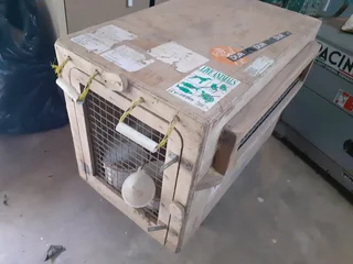 Pet travel crate
