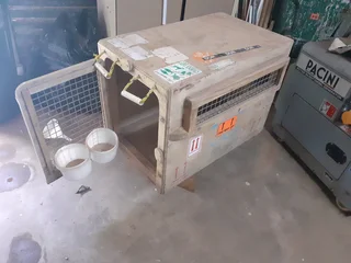 Pet travel crate