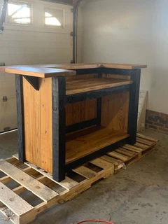 Quality wooden bar counters: perfect for pubs and hotels