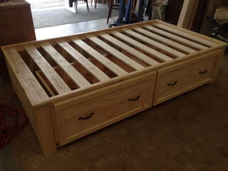 Experience the Rustic Appeal of Modern Pallet Beds