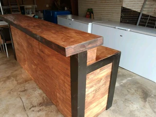 * Bar Counter Beauty: A Focal Point for Your Home