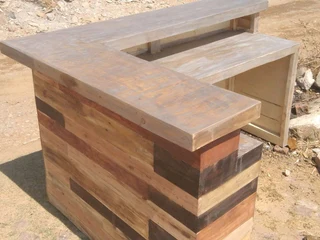 * Bar Counter Beauty: A Focal Point for Your Home