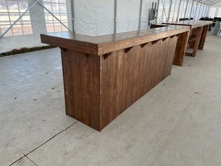 * Bar Counter Beauty: A Focal Point for Your Home