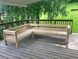 Transform Pallets into Stylish Chairs: DIY and Design Ideas