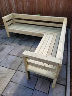 Affordable and Eco-Friendly: Pallet Chairs for Every Home