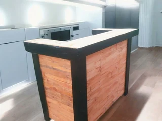 Home and Hotel Bar Counters Crafted for Elegance