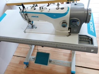 Jack H2 CZ Industrial Flat bed walking foot machine complete with table