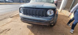 Jeep Renegade 2.4L 2016 Headlights and Grill