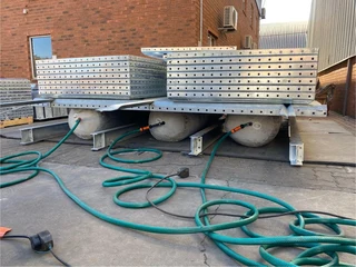 Air jack for swamps and beaches