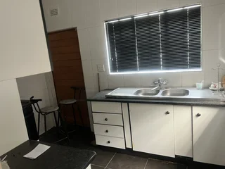 *Entire 3 Bedroom House for Rental /Sale - Pool/ Cottage/ Spacious Property 2 Driveways