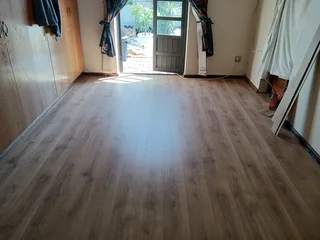 Laminate, Bamboo, SPC, Vinyl and Engineered Flooring At Discounted Prices.