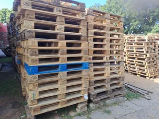 Clean used wooden pallets for sale!!